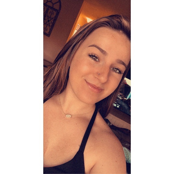 Meet your Posher, Christina - Picture 2 of 2